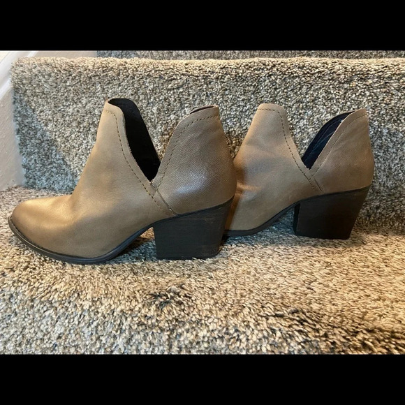 STEVE MADDEN Adelphie Leather Ankle Booties in Taupe Size 8 - Picture 2 of 8
